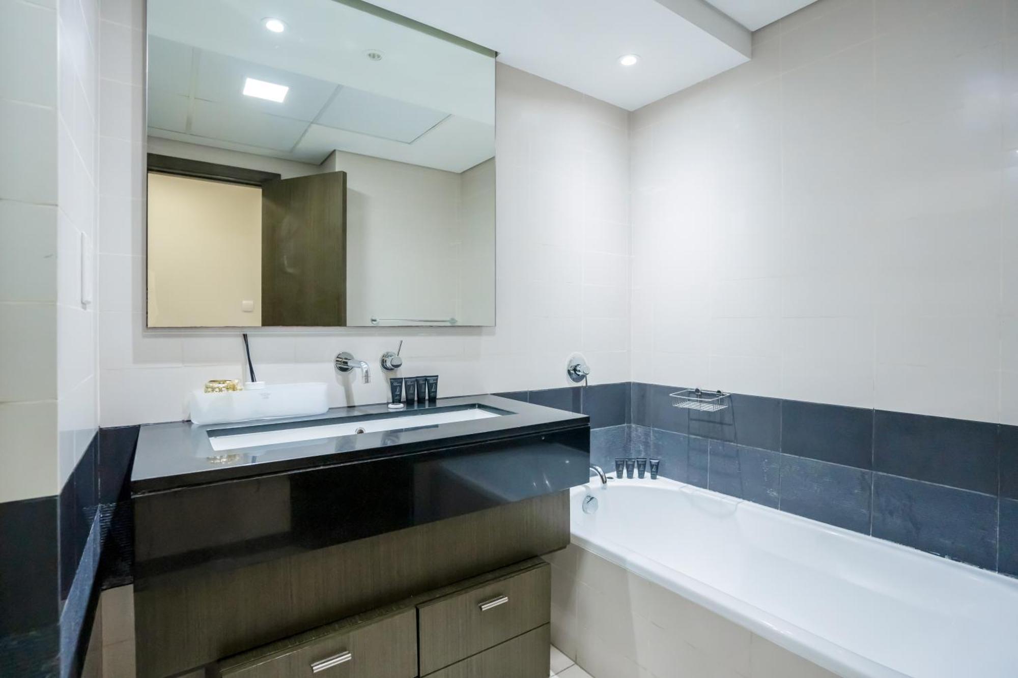 Vacay Lettings - Loft Downtown Dubai Villa ภายนอก รูปภาพ